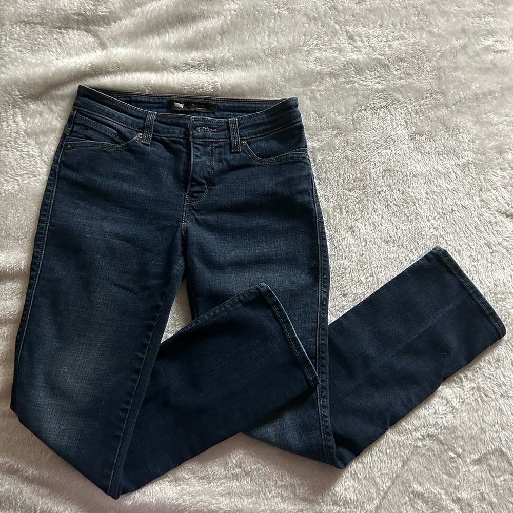 Levi’s Flatters and Flaunts Straight Leg Mid Rise Womens 6